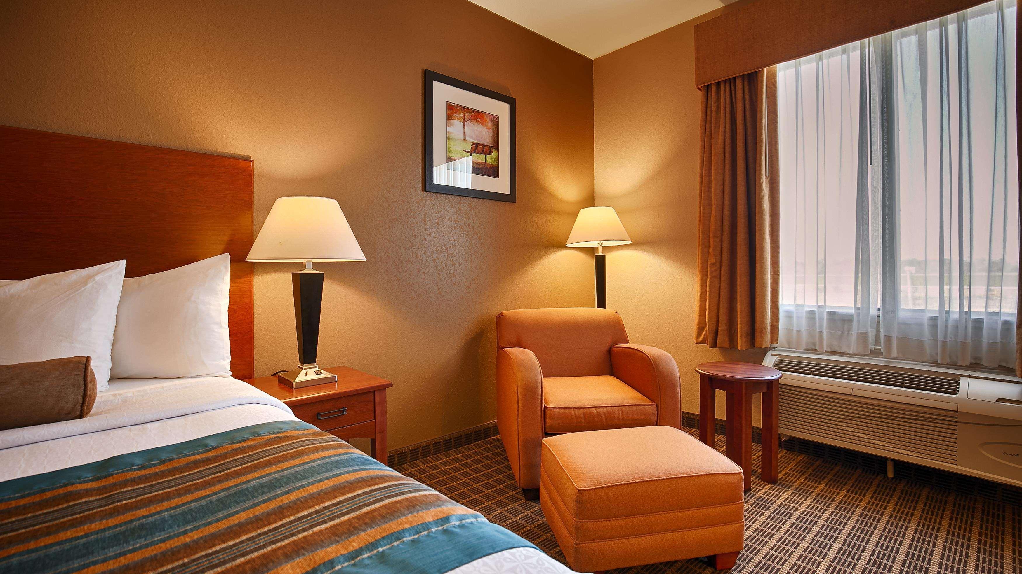 Best Western Orange Inn & Suites Exteriör bild